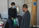 南長山街道發(fā)放分類垃圾桶，引領(lǐng)垃圾分類新風(fēng)尚