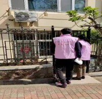 八大關街道福山路社區(qū)垃圾分類入戶宣傳活動
